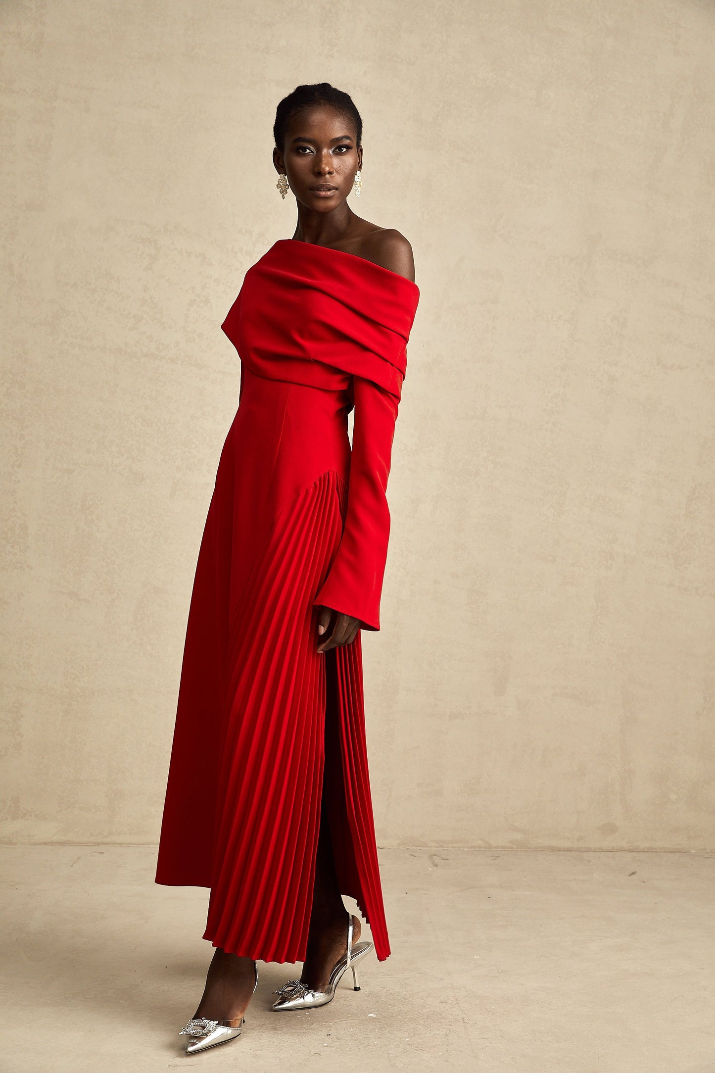 Valentine high-slit pleated maxi dress in Red