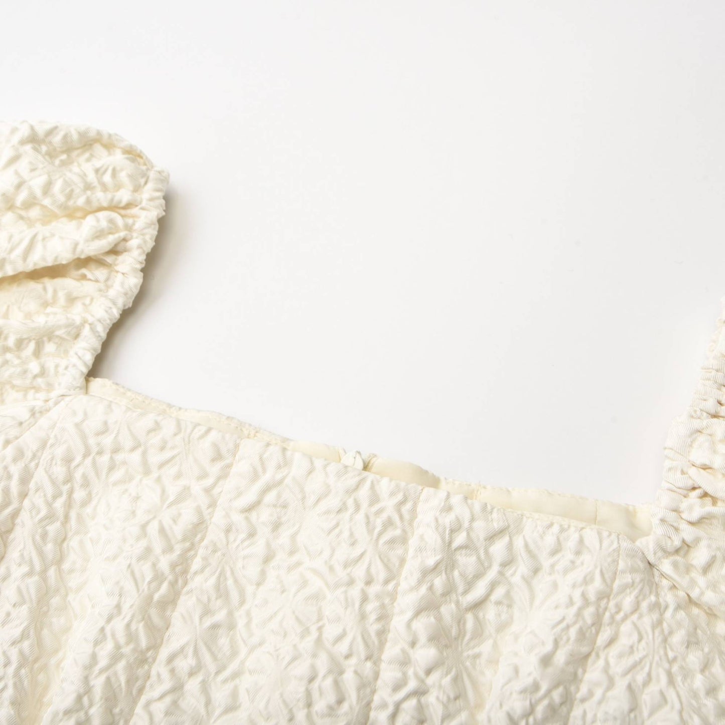 Puff-sleeve princess white dress